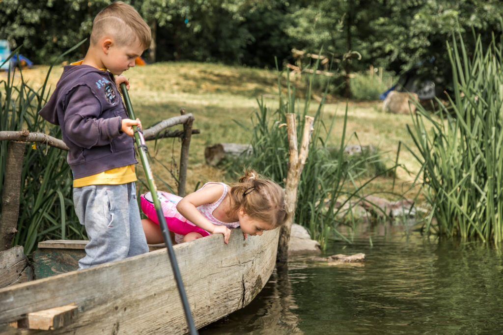 Attività per bambini nei laghi di Sabaudia nel Parco Nazionale del Circeo vicino all’Hotel Sabaudia